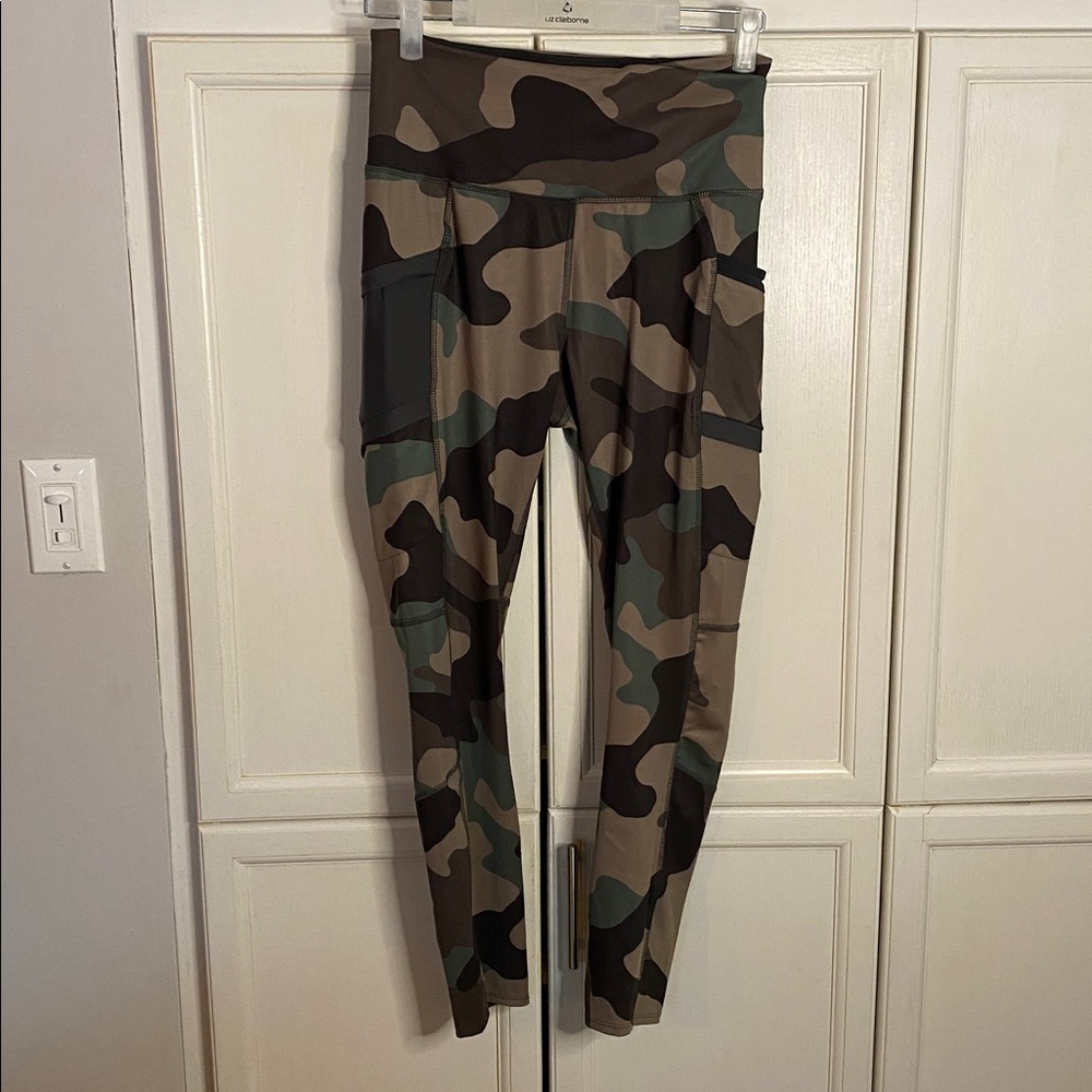 Columbia -  Camo Leggings - W - 14” To 27” I - 27” R - 11”